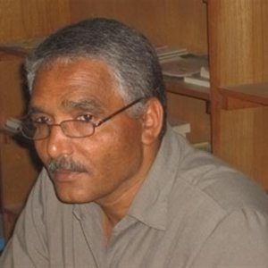 وفاة الكاتب المصري عبد الجواد خفاجي بعد إصابته بجلطة دماغية بمعرض الكتاب