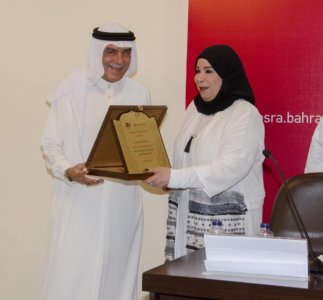 سعيدة بنت خاطر: الإبداع البحريني مازال مؤثراً في التجارب العمانية..  حوار اجراه:  جعفر الديري