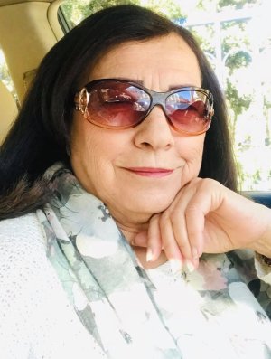 زياد جيوسي   -    همسات مع نص "المغرور" للشاعرة تفاحة بطارسة