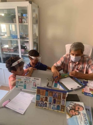 الدكتور السعيد نقوس... الطبيب الزاهد الذي كرس مهنة الطب لاسعاف الفقراء