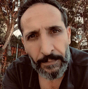رانية مرجية     -      جراحتتكلم:  قراءة في نصّ “بلادي” للشاعر خلف إبراهيم