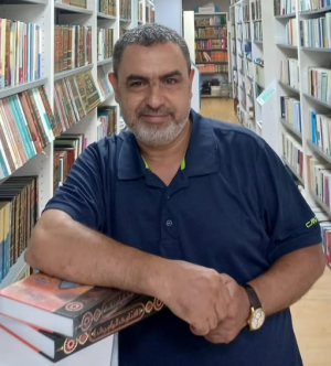 عبدالمنعم الهراق    -   يوميات بائع كتب