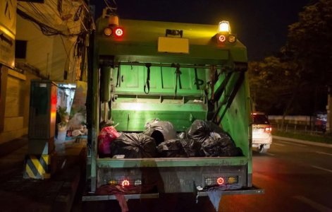 يحيى بركات      -  أحيانًا…  لا ينتهي النص عند النقطة