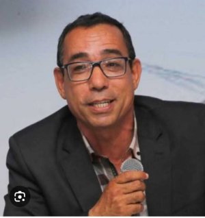 عبدالمنعم الهراق     -   يوميات بائع كتب