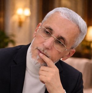 حيدر الأديب   -     الرؤيا ومحور الكشف: بنية الغربة بوصفها نظام أداء في قصيدة النثر: قصيدة (بودكاست عن وجه الغربة) إنموذجا للشاعر حسين السياب