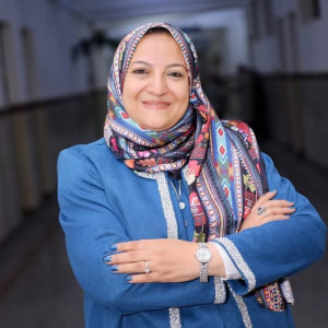 نشأت المصري   -     رحلة دكتورة فتحية الفرارجي بين النيل والسين..