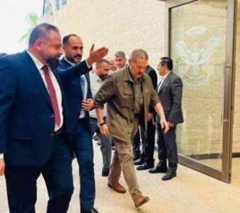 يحيى بركات     -     حين يدخل ابنُ الرئيس إلى القاعة