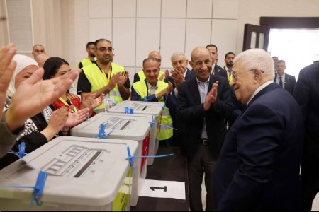 يحيى بركات -  حين صار السؤال أكبر من التنظيم  قراءة في مقال عريب الرنتاوي بين أزمة فتح ومفارقة حماس