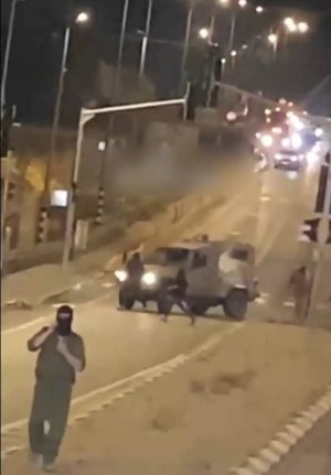 يحيى بركات     -   حين يصبح الكرفان دبابة صغيرة
