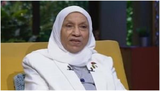 محمد عباس محمد عرابي - الدكتورة لطفية الناديأم الفيزياء النووية.