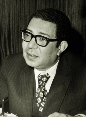 البهاء حسين  -      أحمد بهاء الدين .. الباحث عن النجم البعيد