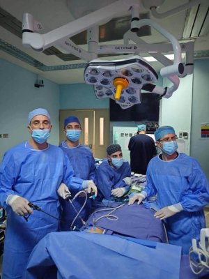الدكتور زهير شاكر  - موسوعة عباقرة الطب في خدمة الإنسانية  عبقرية الطب عندما تنتصر الحياة على المستحيل  قراءة تحليلية في الإنجاز الجراحي الريادي للخدم